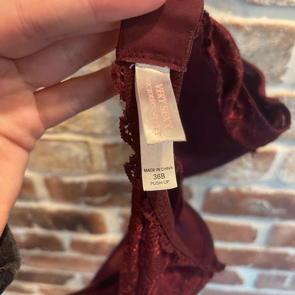 Victoria’s Secret very sexy bra - Picture 3 of 3